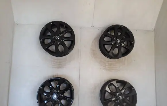 Nissan Micra R15 alloy rim 3HM1A