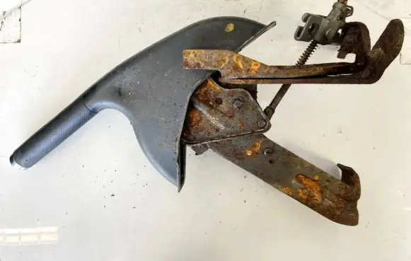 Handbrake/parking brake lever assembly