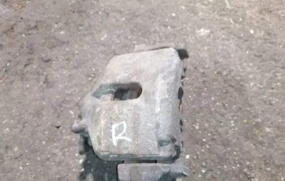 Volkswagen PASSAT B7 Front brake caliper