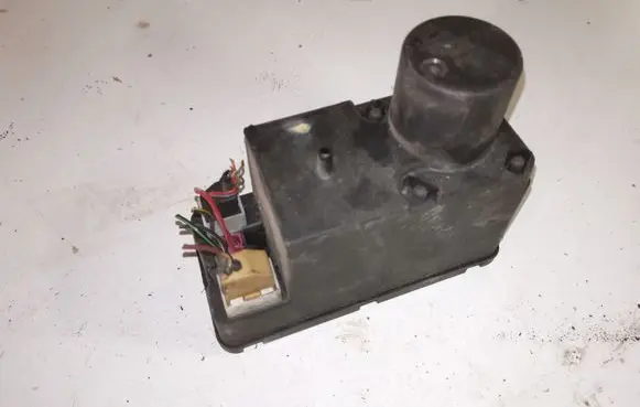 Audi A6 S6 C4 4A Central locking vacuum pump 4A0862257J