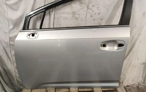 Toyota Avensis T270 Front door 1F7