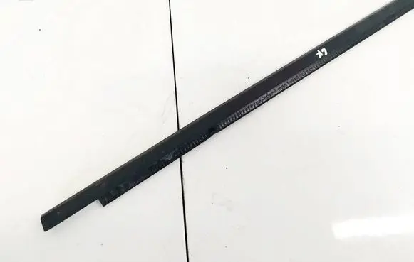 Seat Leon (5F) Rear door glass trim molding 