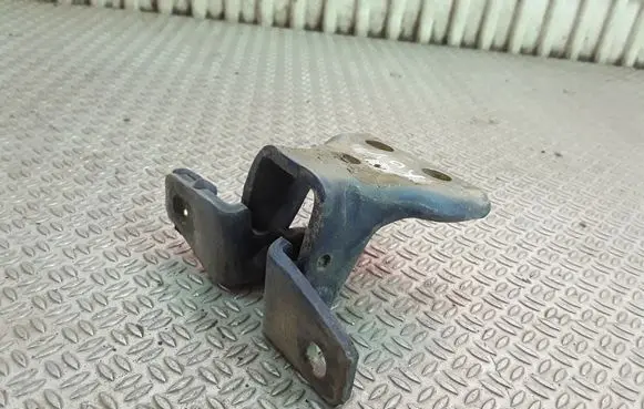 Rear door upper hinge