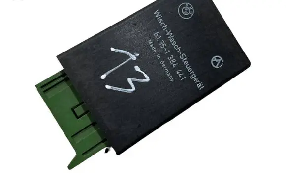 BMW 5 E34 Window wiper relay 61351384441