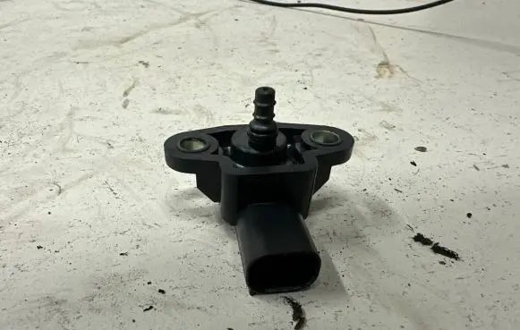 Mercedes-Benz C W204 Air pressure sensor A0051535028 EP9451R3A 112615