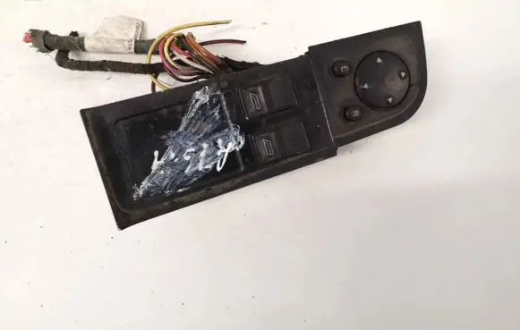 Volkswagen PASSAT B4 Wing mirror switch 893959565 nenustayta