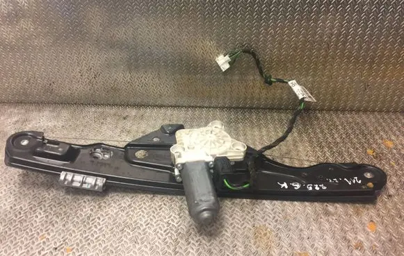 Mercedes-Benz E W211 Rear door window regulator with motor 2117300146 A2117300146