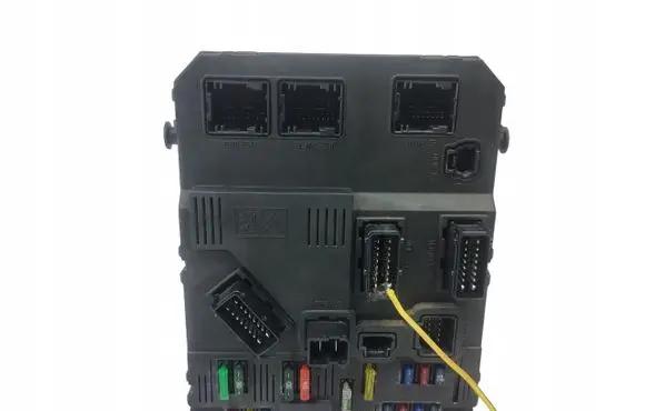 Peugeot 206 Fuse module S118085120A