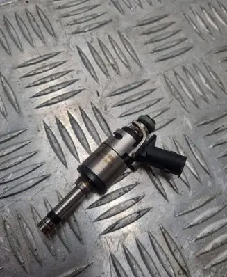 KIA Sportage Fuel injector 353102B370
