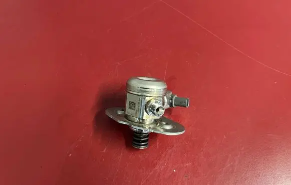 Mini One - Cooper F56 F55 Fuel injection high pressure pump 7636881 13517636881