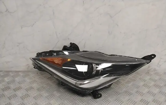 Toyota Aygo AB40 Headlight/headlamp 811700H130