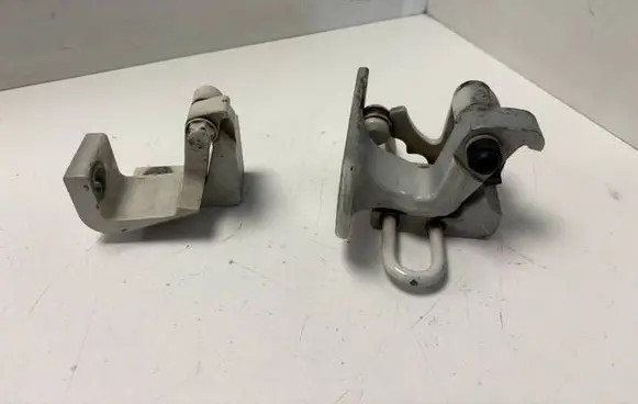 Volkswagen Transporter - Caravelle T5 Front door lower hinge