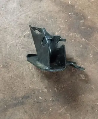 Dodge Durango I Engine mounting bracket 52020257