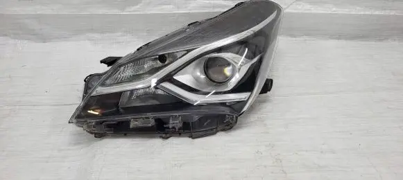 Toyota Yaris Headlight/headlamp