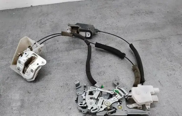 Mazda 5 Sliding door lock 