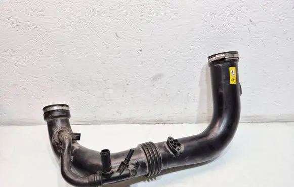 Mercedes-Benz C W204 Turbo air intake inlet pipe/hose A271090