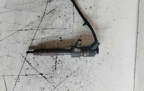 Opel Zafira B Fuel injector 0445110276