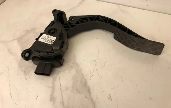 Audi A4 S4 B8 8K Accelerator throttle pedal 8K1721523 24072008 6PV00950500