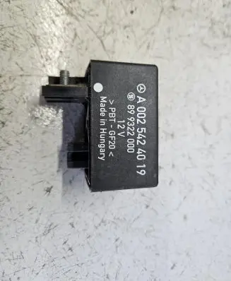Mercedes-Benz Sprinter W906 Glow plug pre-heat relay A0025424019 899322000