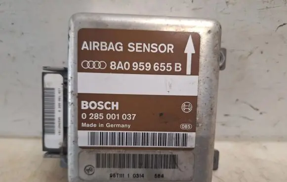 Audi A6 S6 C4 4A Airbag control unit/module 8A0959655B 0285001037 95T11110314
