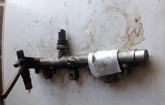 Citroen C5 Fuel distributor 