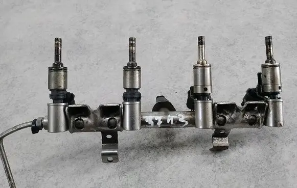 Citroen C4 Grand Picasso Fuel main line pipe V756805180
