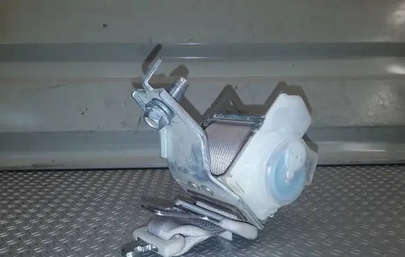 Hyundai Sonata Middle seatbelt (rear) 