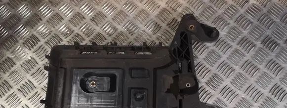 Volkswagen PASSAT B6 Battery tray 1k0915333c