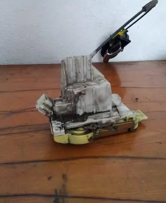 Ford Focus Front door lock X841A21813CE