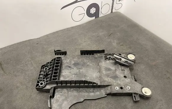 Battery tray