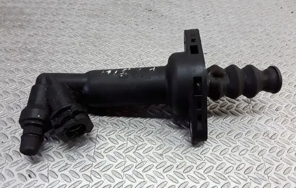 Clutch slave cylinder