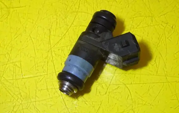 Renault Megane II Fuel injector H132254