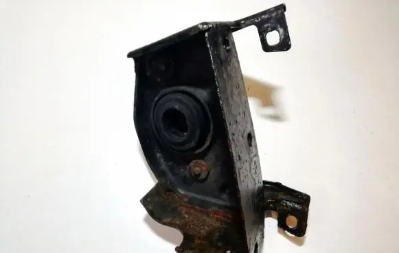 Peugeot 607 Engine mount bracket