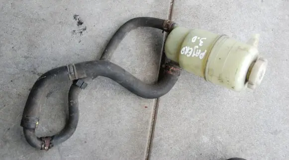 Mitsubishi Pajero Power steering fluid tank/reservoir 200KM
