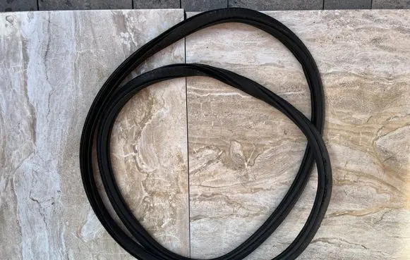 Volvo C40 Front door rubber seal 32274524