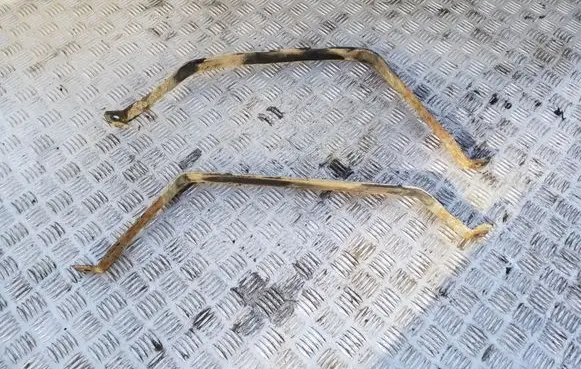 Fuel tank mounting bracket