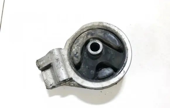 Mitsubishi Carisma Engine mount bracket 3318030