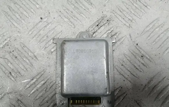 Opel Crossland X Xenon control unit/module L90090608 15012019 H0CS04