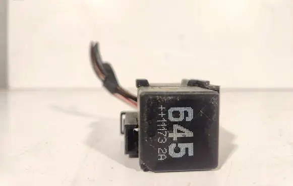 Volkswagen PASSAT B7 Other relay 4H0951253A
