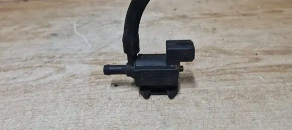 Volvo S70 V70 V70 XC Turbo solenoid valve 9125243