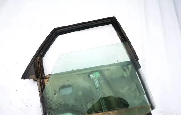 Audi 80 90 S2 B4 Rear door window/glass frame 