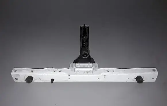 Mitsubishi L200 Headlight/headlamp mounting bracket 5256B811