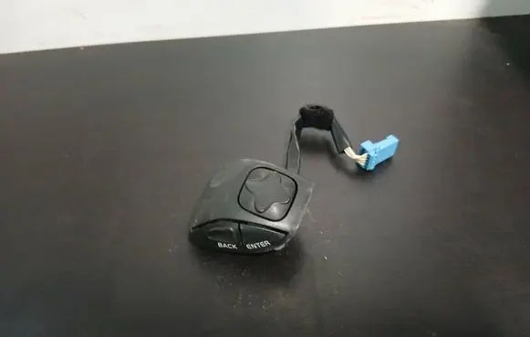 Volvo V70 Steering wheel buttons/switches 8691942 03W04