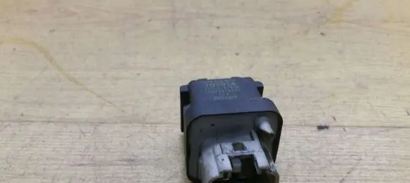 Toyota Avensis T250 Glow plug pre-heat relay 2861067010