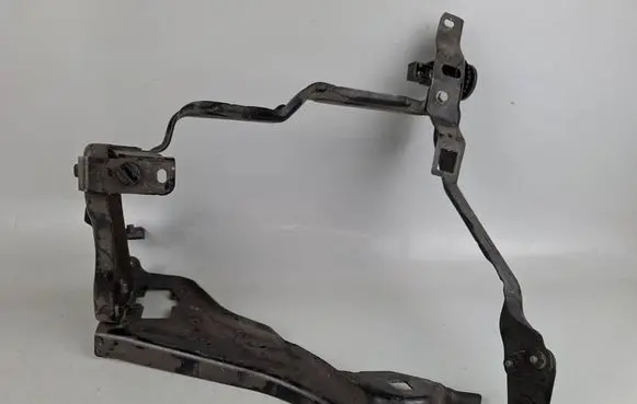 Mercedes-Benz C W204 Headlight/headlamp mounting bracket 204626044