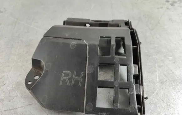 Volvo XC40 Front bumper mounting bracket 31455243