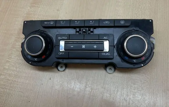 Skoda Octavia Mk2 (1Z) Climate control unit 3T0907044AB 5HB00974920