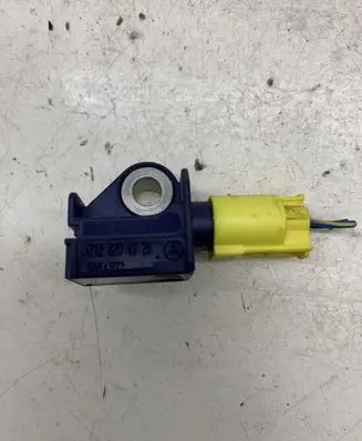 Mercedes-Benz E A207 Airbag deployment crash/impact sensor A2128204926 5WK43872