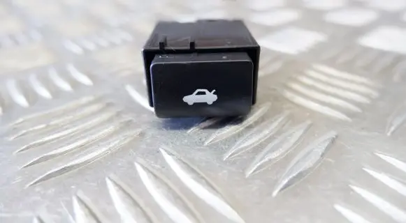 Lexus GS 250 350 300H 450H Tailgate opening switch 8484030250