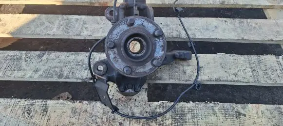 Front wheel hub